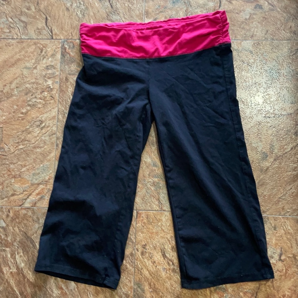 g:21 capris size S. BNWOT.